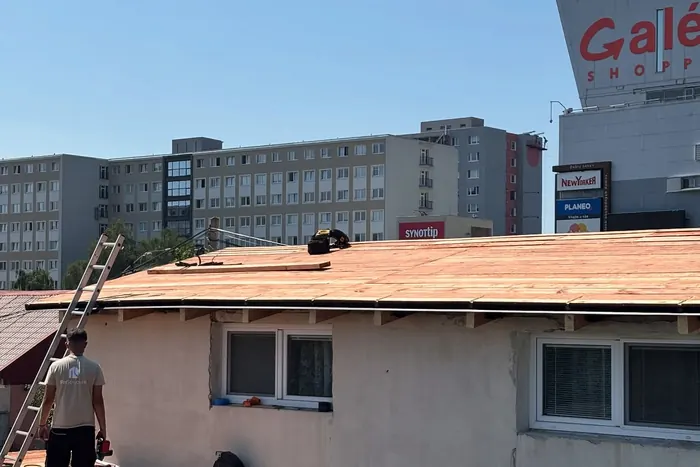 Košice — rekonštrukcia strechy s montážou nového krovu — detail